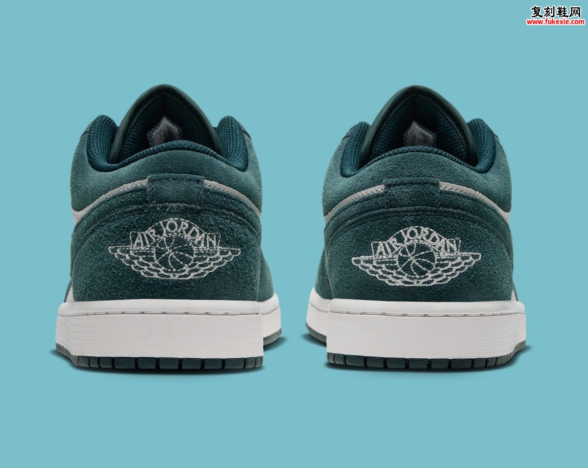 Air Jordan 1 Low “Midnight Spruce”午夜云杉深绿麂皮2026秋季复古质感独家评测插图4 Air Jordan 1 Low “Midnight Spruce”午夜云杉深绿麂皮2026秋季复古质感独家评测