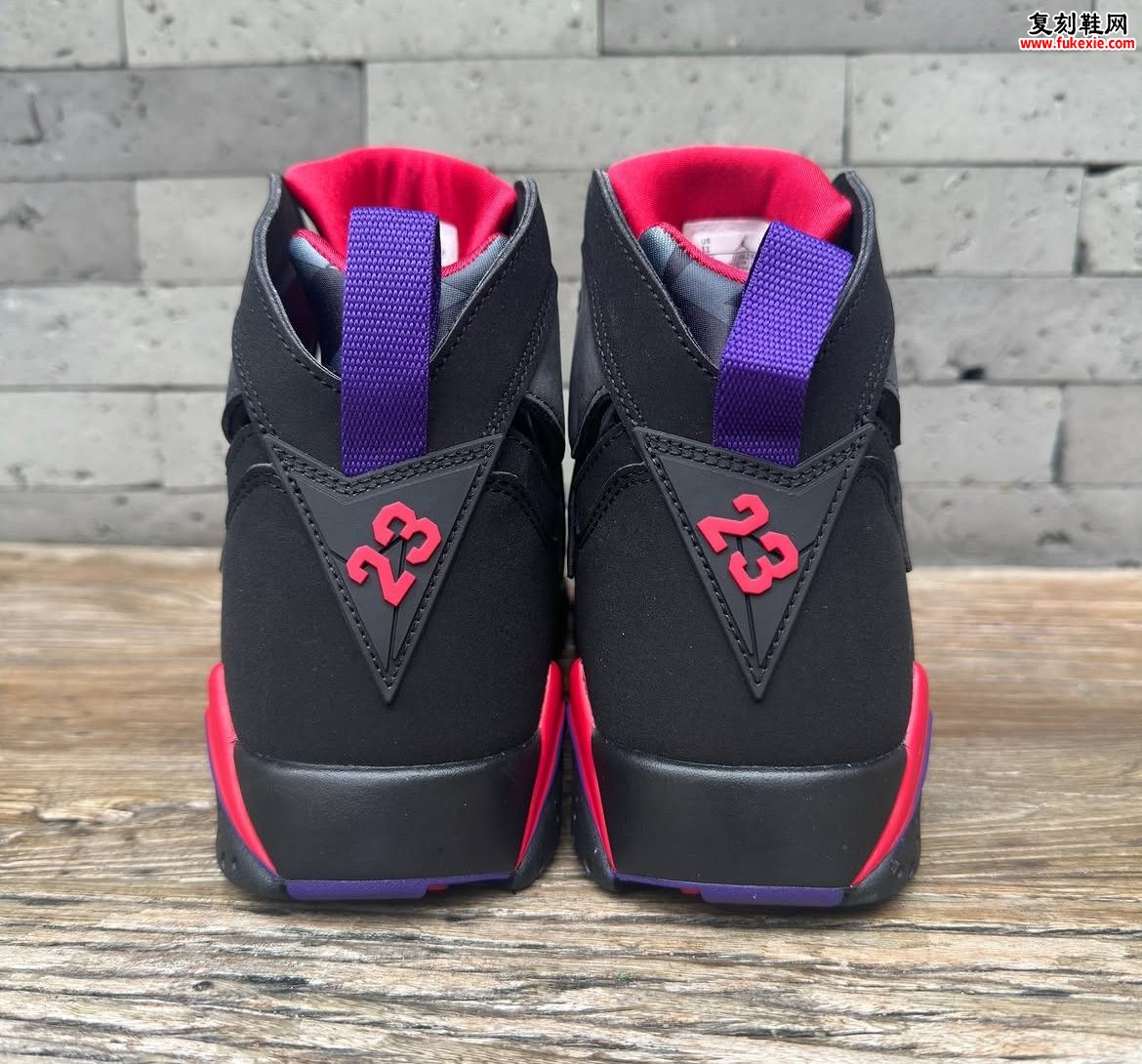 Air Jordan 7 OG “Playoffs” 2027复刻评测:昵称滞后之谜与Dark Smoke Grey元年材质回归解析插图5 Air Jordan 7 OG “Playoffs” 2027复刻评测:昵称滞后之谜与Dark Smoke Grey元年材质回归解析