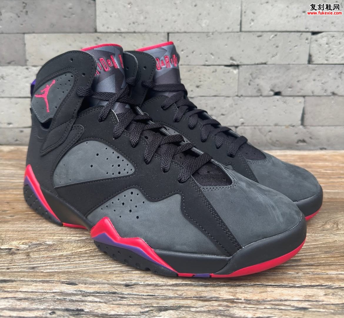Air Jordan 7 OG “Playoffs” 2027复刻评测:昵称滞后之谜与Dark Smoke Grey元年材质回归解析插图1 Air Jordan 7 OG “Playoffs” 2027复刻评测:昵称滞后之谜与Dark Smoke Grey元年材质回归解析