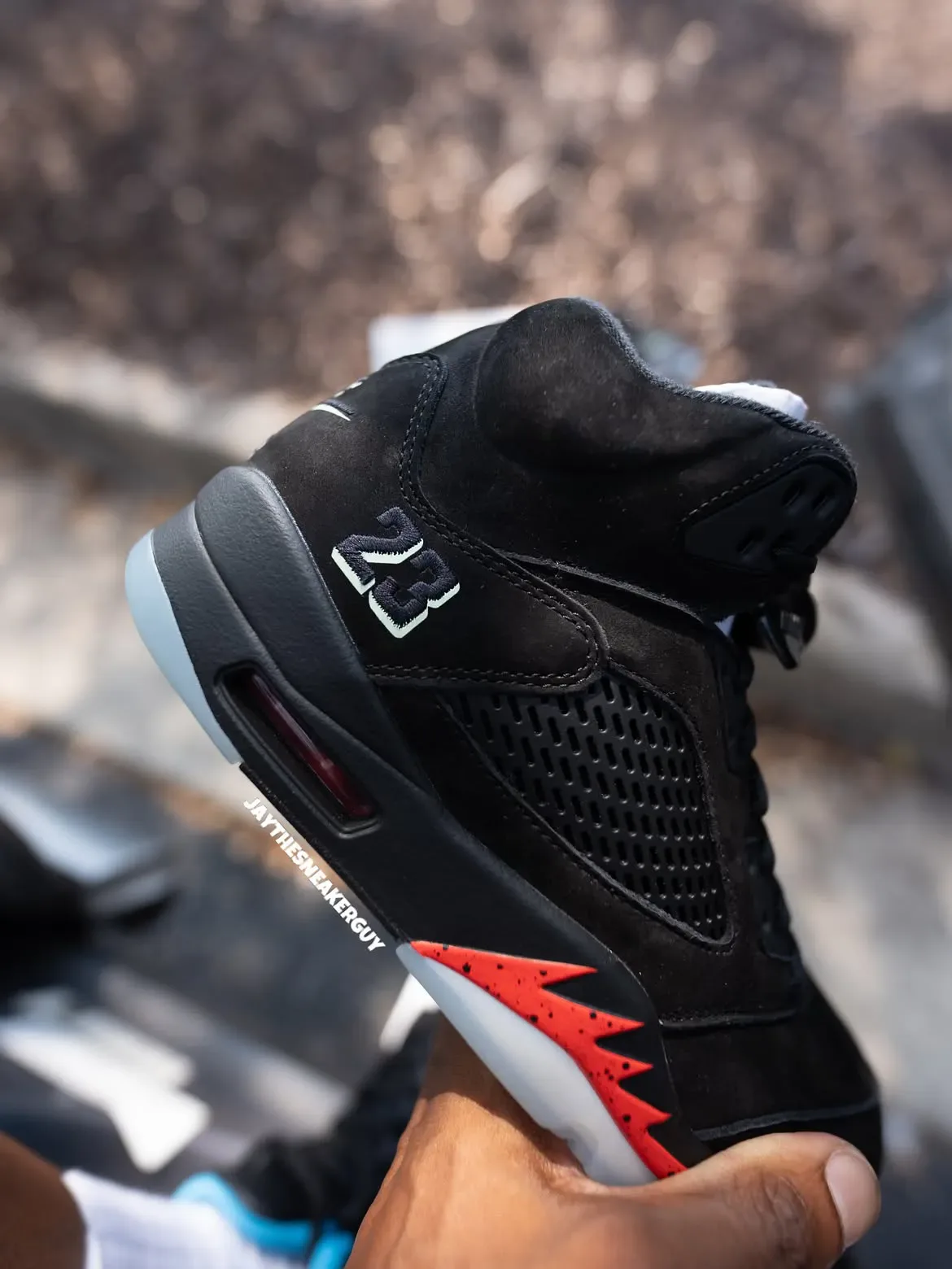 Air Jordan 5 “Halloween”万圣节2026发售日期价格货号HQ7978-001夜光绿黑麂皮红鲨鱼齿插图6 Air Jordan 5 “Halloween”万圣节2026发售日期价格货号HQ7978-001夜光绿黑麂皮红鲨鱼齿