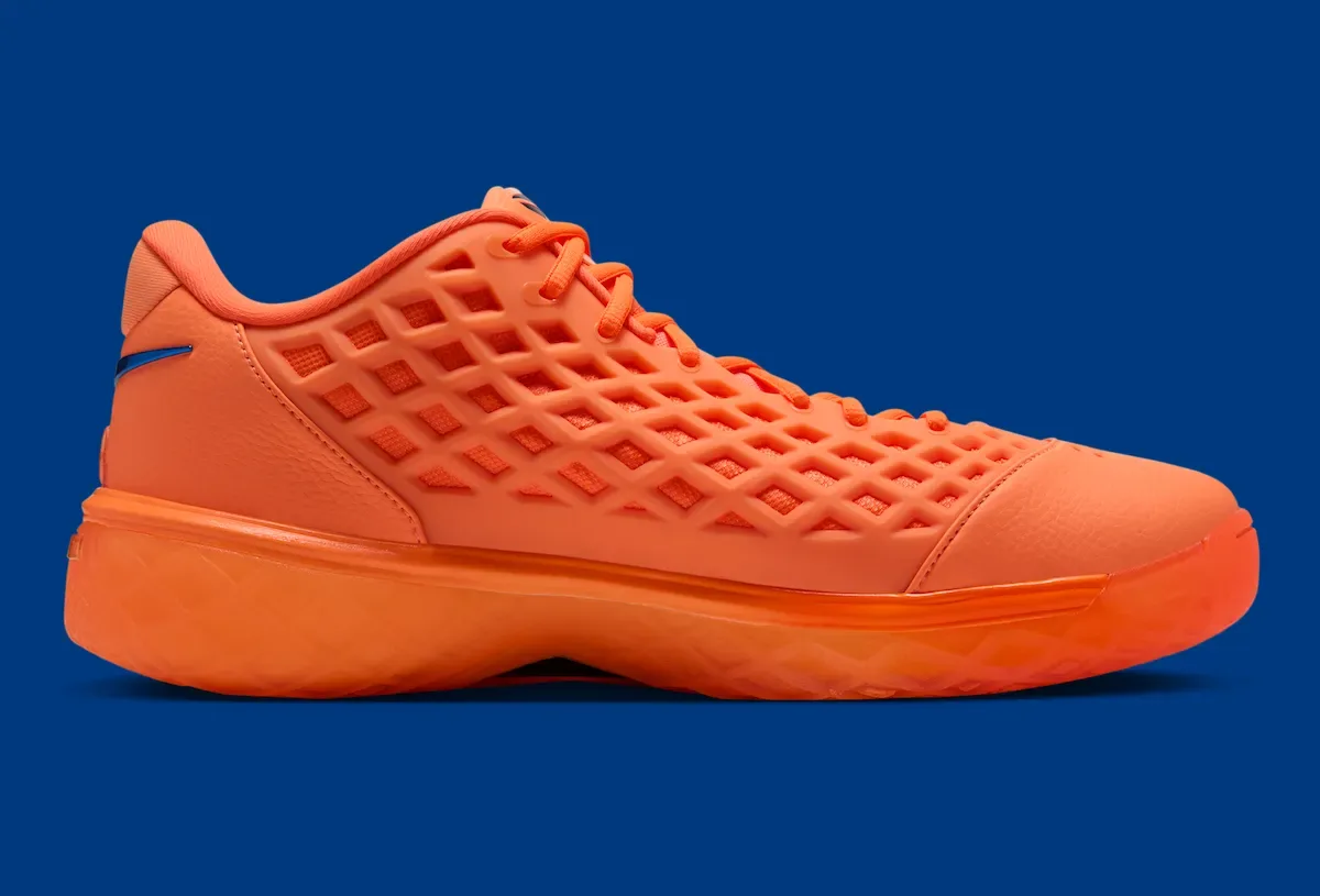 Jalen Brunson x Nike Kobe 3 Low Protro “Arancia”橙蓝纽约魂落地,但低帮Protro的侧向缺口没有跟着变插图2 Jalen Brunson x Nike Kobe 3 Low Protro “Arancia”橙蓝纽约魂落地,但低帮Protro的侧向缺口没有跟着变