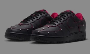 Nike Air Force 1 ’01 “Nightmare” 深度解析：不联名怎么致敬《养鬼吃人》？金属钉+红色缝线背后的设计博弈缩略图
