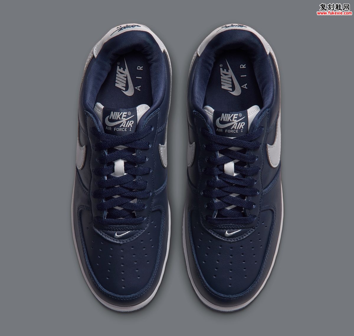 Nike Air Force 1 Low ’01 “College Navy” 评测：$130买2001年鞋型与海军蓝经典