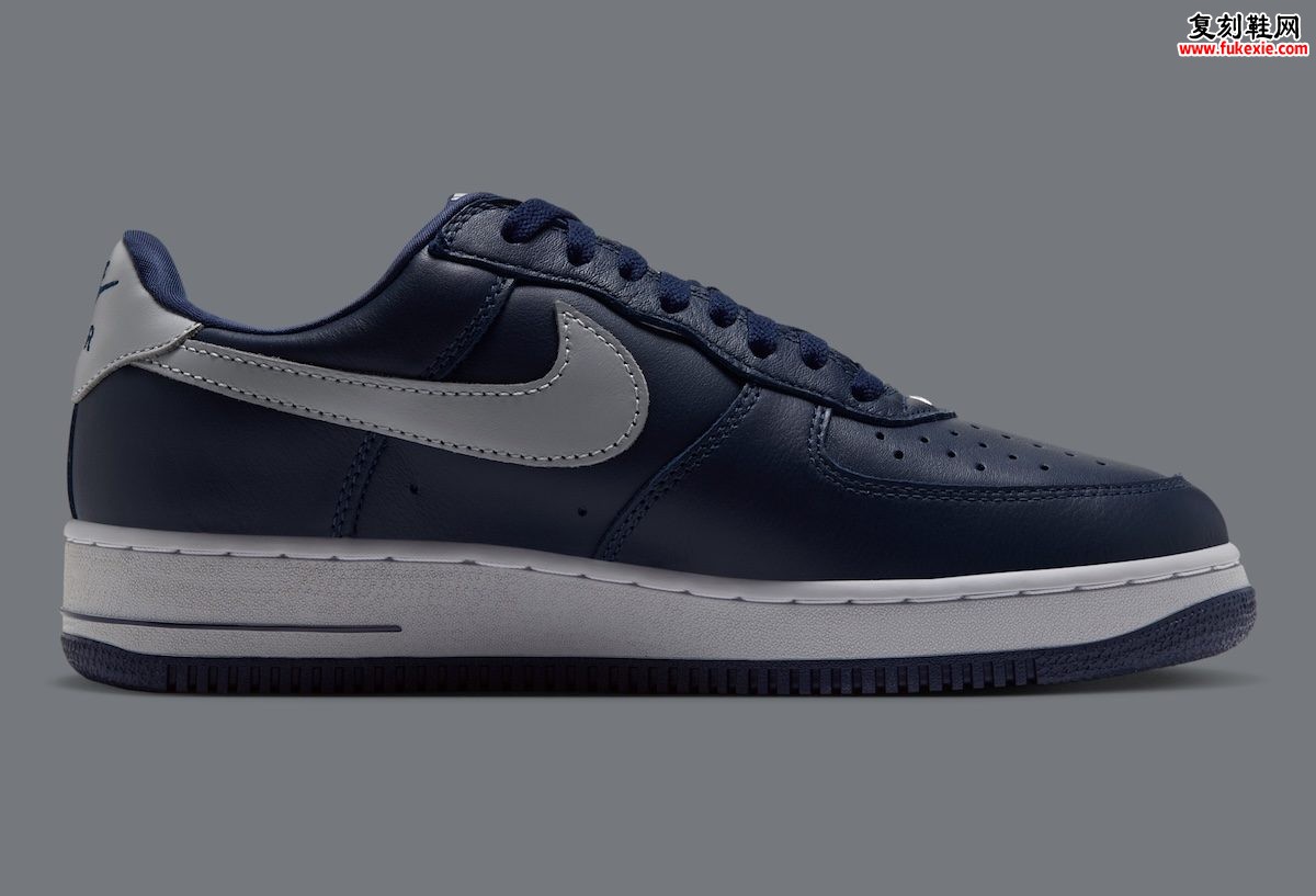 Nike Air Force 1 Low ’01 “College Navy” 评测：$130买2001年鞋型与海军蓝经典