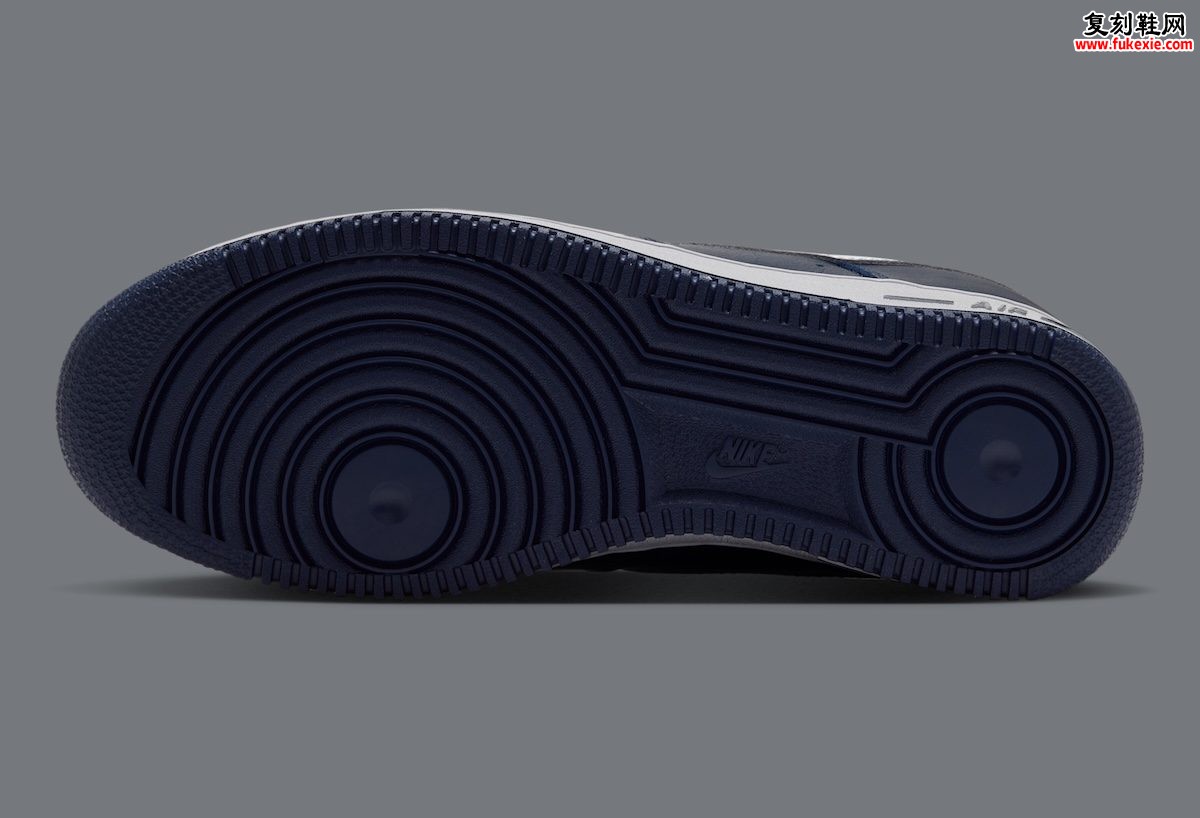 Nike Air Force 1 Low ’01 “College Navy” 评测：$130买2001年鞋型与海军蓝经典