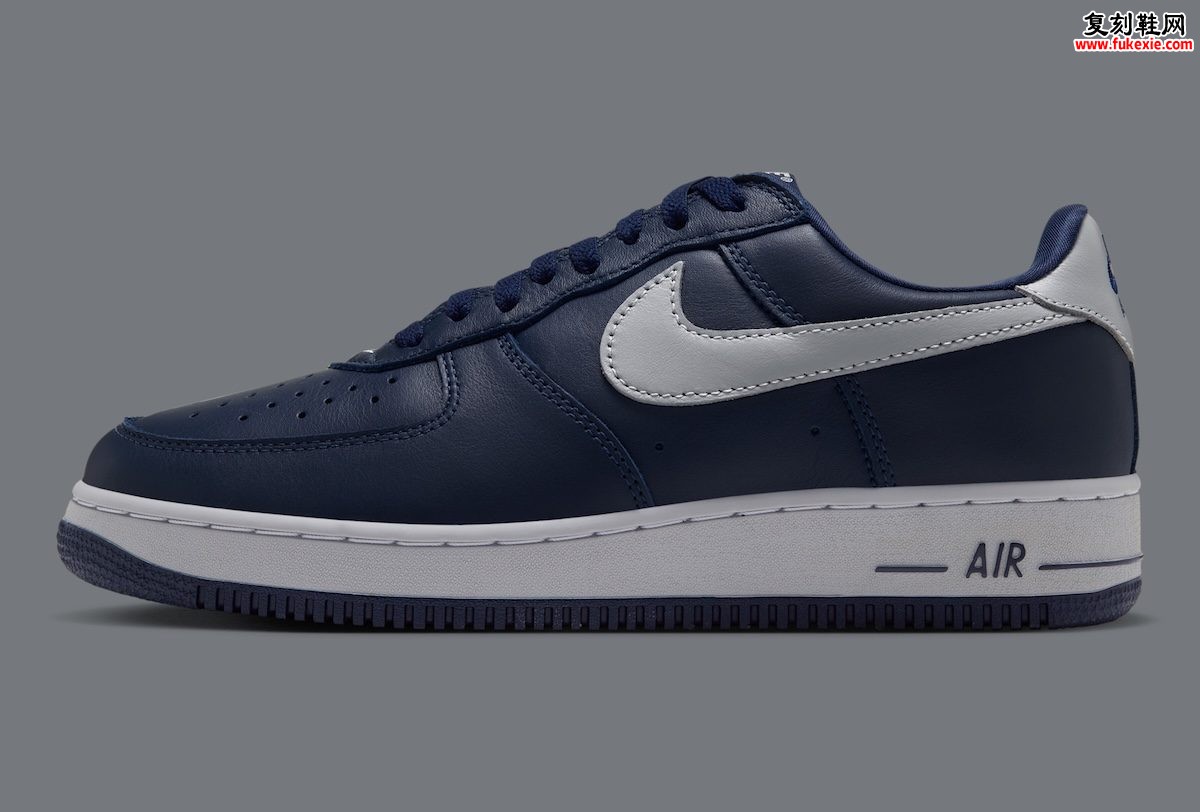 Nike Air Force 1 Low ’01 “College Navy” 评测：$130买2001年鞋型与海军蓝经典