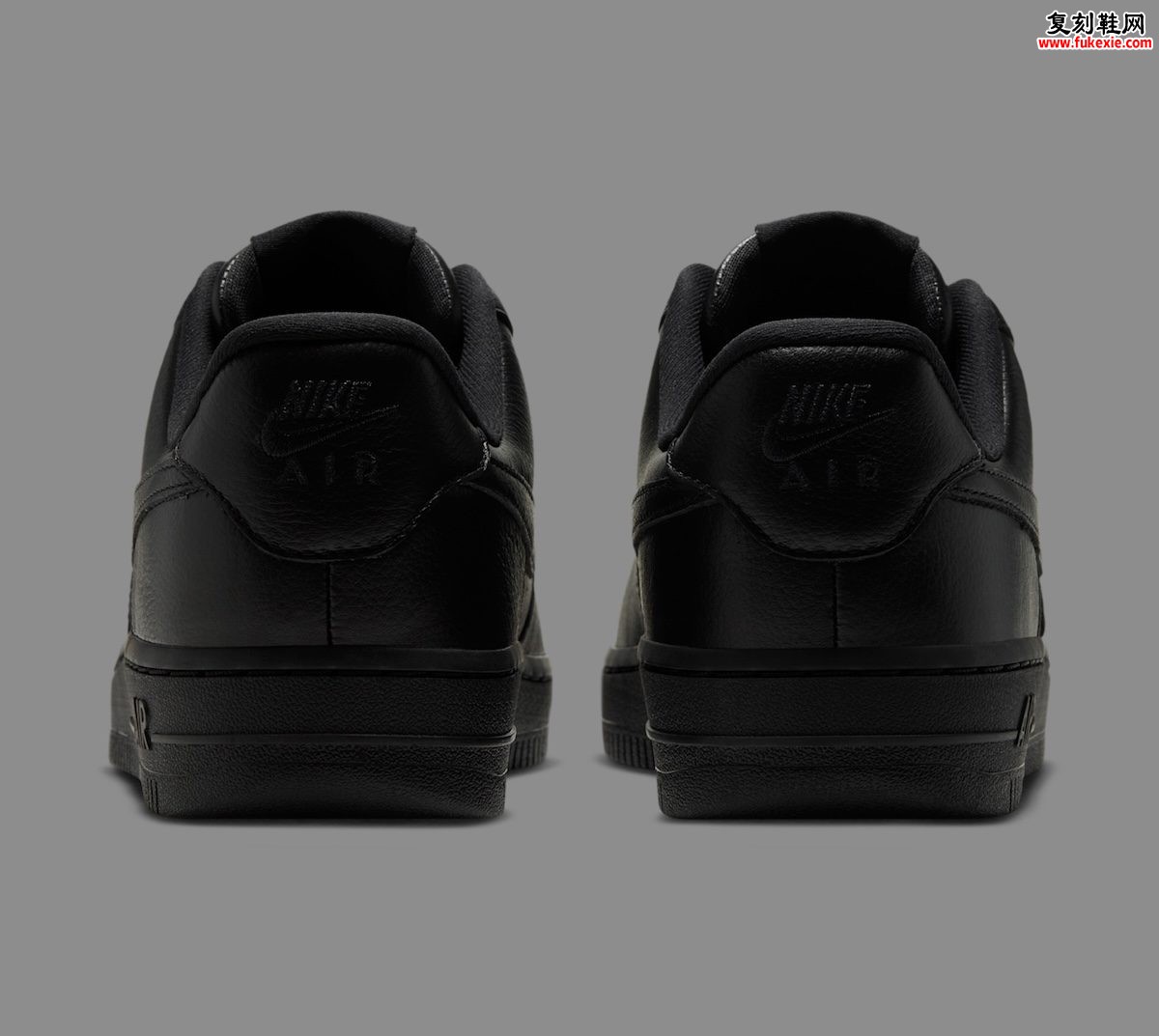 Nike Air Force 1 Low Square Toe “Triple Black”方头评测：鞋头换了鞋履语法，尺码却成了没有答案的盲区