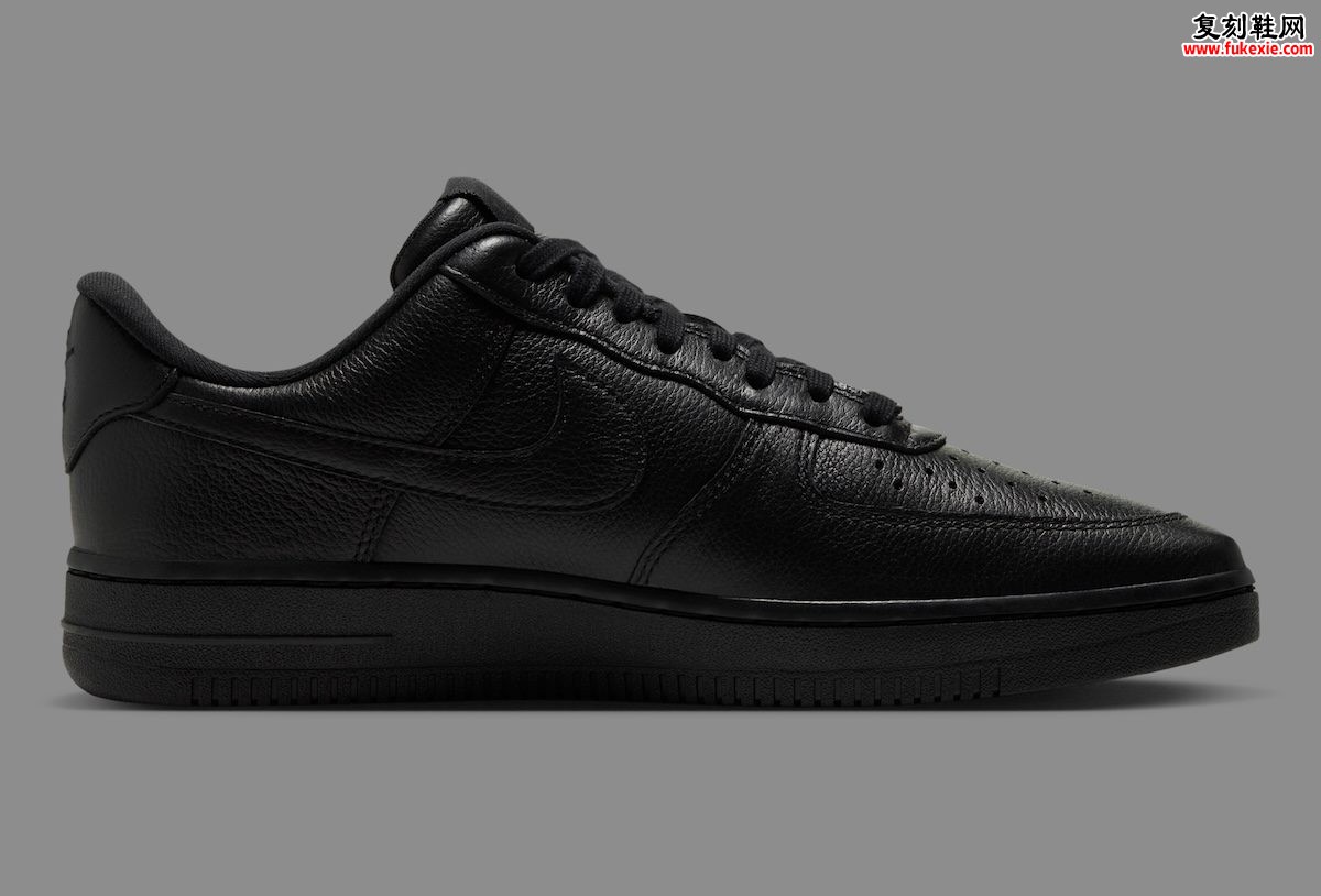 Nike Air Force 1 Low Square Toe “Triple Black”方头评测：鞋头换了鞋履语法，尺码却成了没有答案的盲区