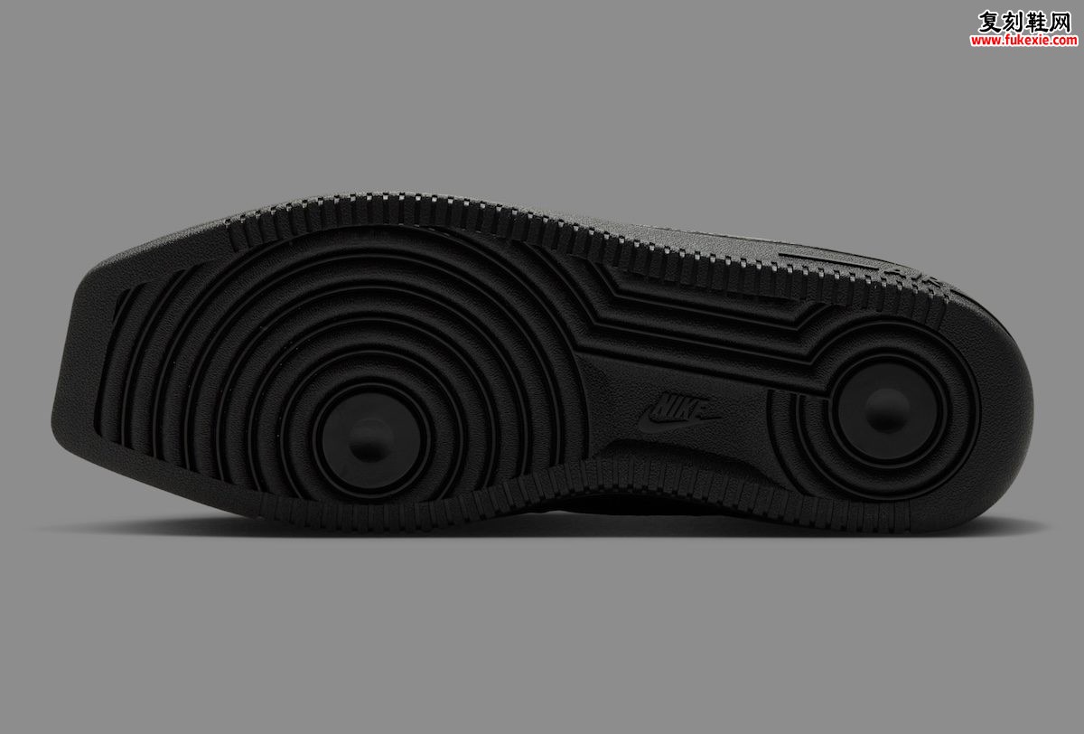 Nike Air Force 1 Low Square Toe “Triple Black”方头评测：鞋头换了鞋履语法，尺码却成了没有答案的盲区