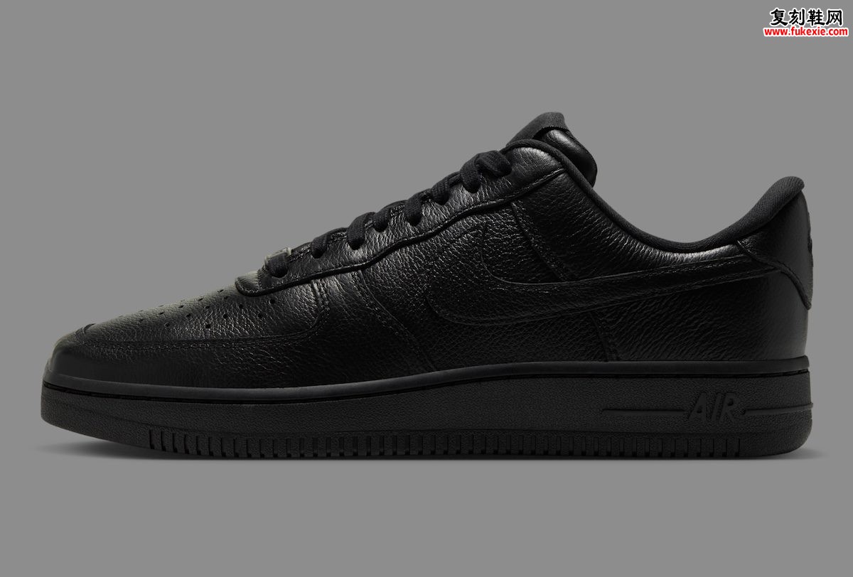 Nike Air Force 1 Low Square Toe “Triple Black”方头评测：鞋头换了鞋履语法，尺码却成了没有答案的盲区