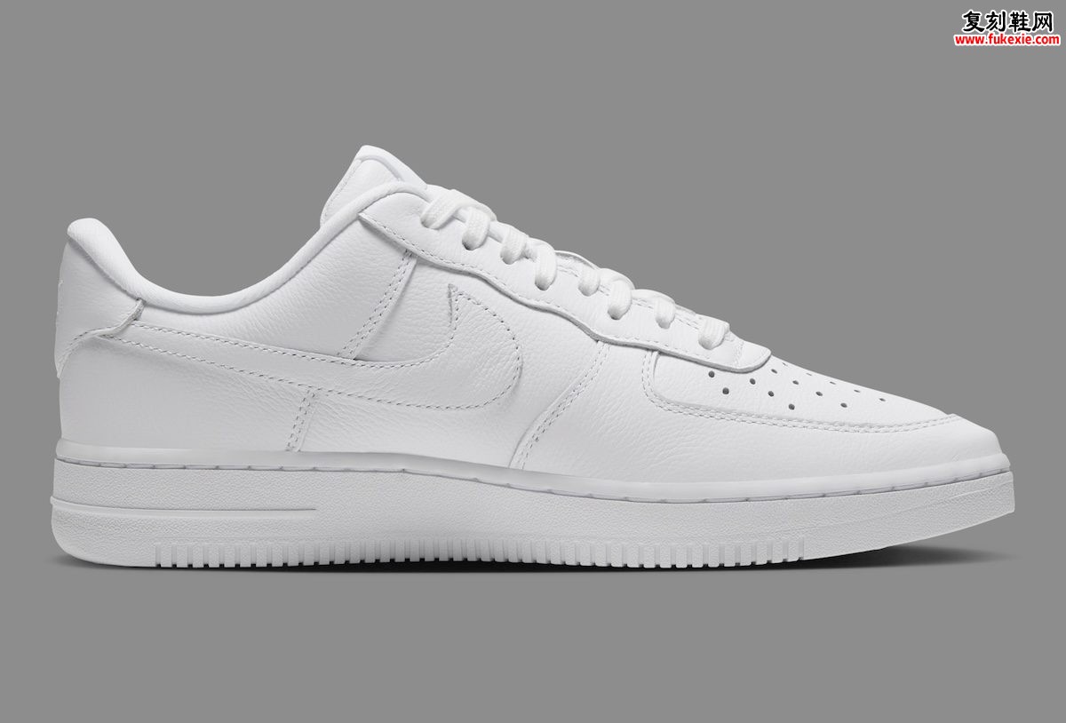 Nike Air Force 1 Low Square Toe “Triple White”方头评测：鞋头换了语言，鞋底还是2007年
