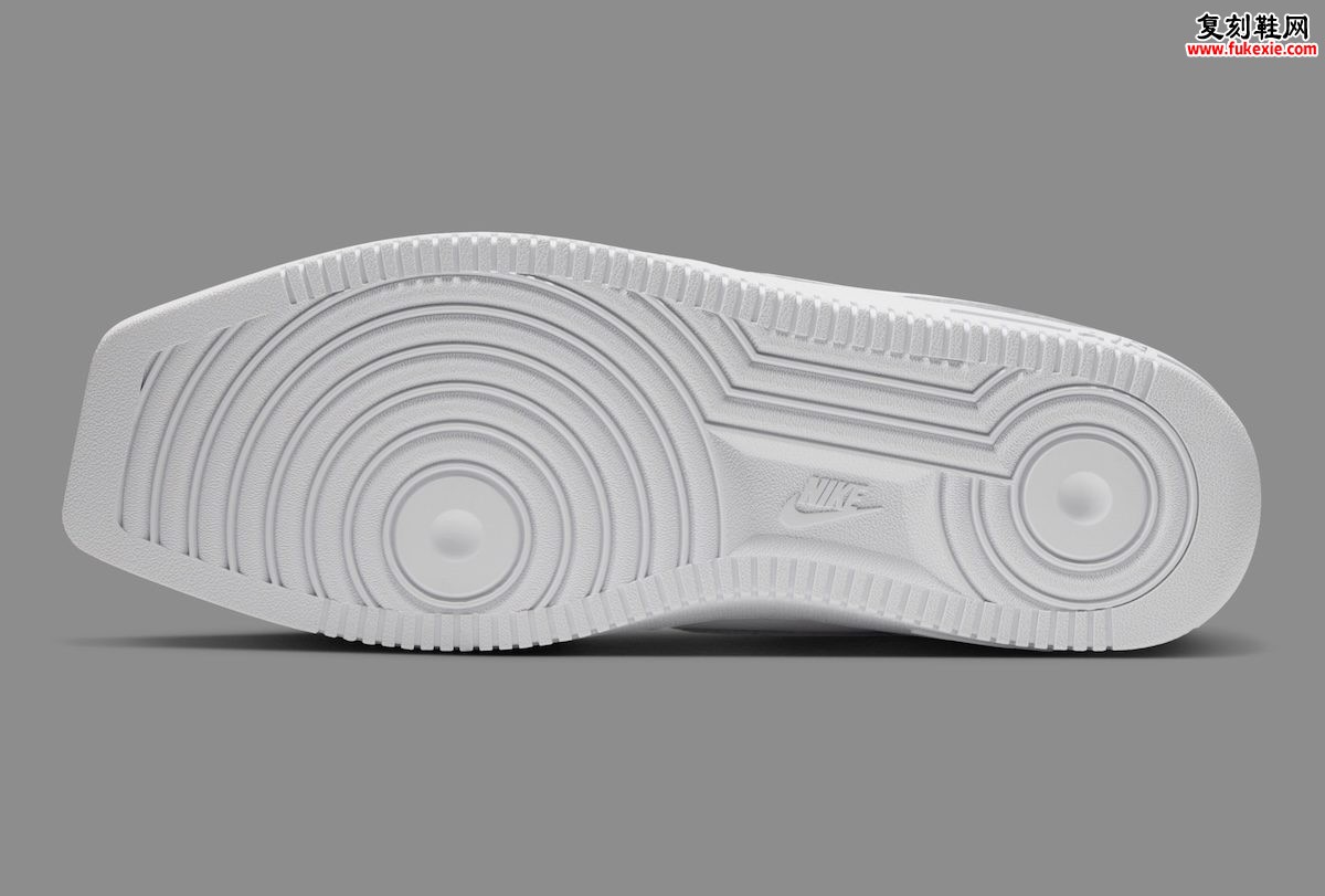 Nike Air Force 1 Low Square Toe “Triple White”方头评测：鞋头换了语言，鞋底还是2007年