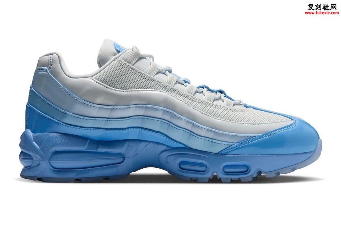 Nike Air Max 95 “Blue Tint”评测:漆皮渐变让95换了一种光泽,代价却藏在日常穿着里插图2 Nike Air Max 95 “Blue Tint”评测:漆皮渐变让95换了一种光泽,代价却藏在日常穿着里