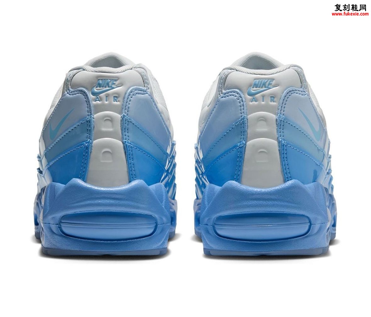 Nike Air Max 95 “Blue Tint”评测:漆皮渐变让95换了一种光泽,代价却藏在日常穿着里插图4 Nike Air Max 95 “Blue Tint”评测:漆皮渐变让95换了一种光泽,代价却藏在日常穿着里
