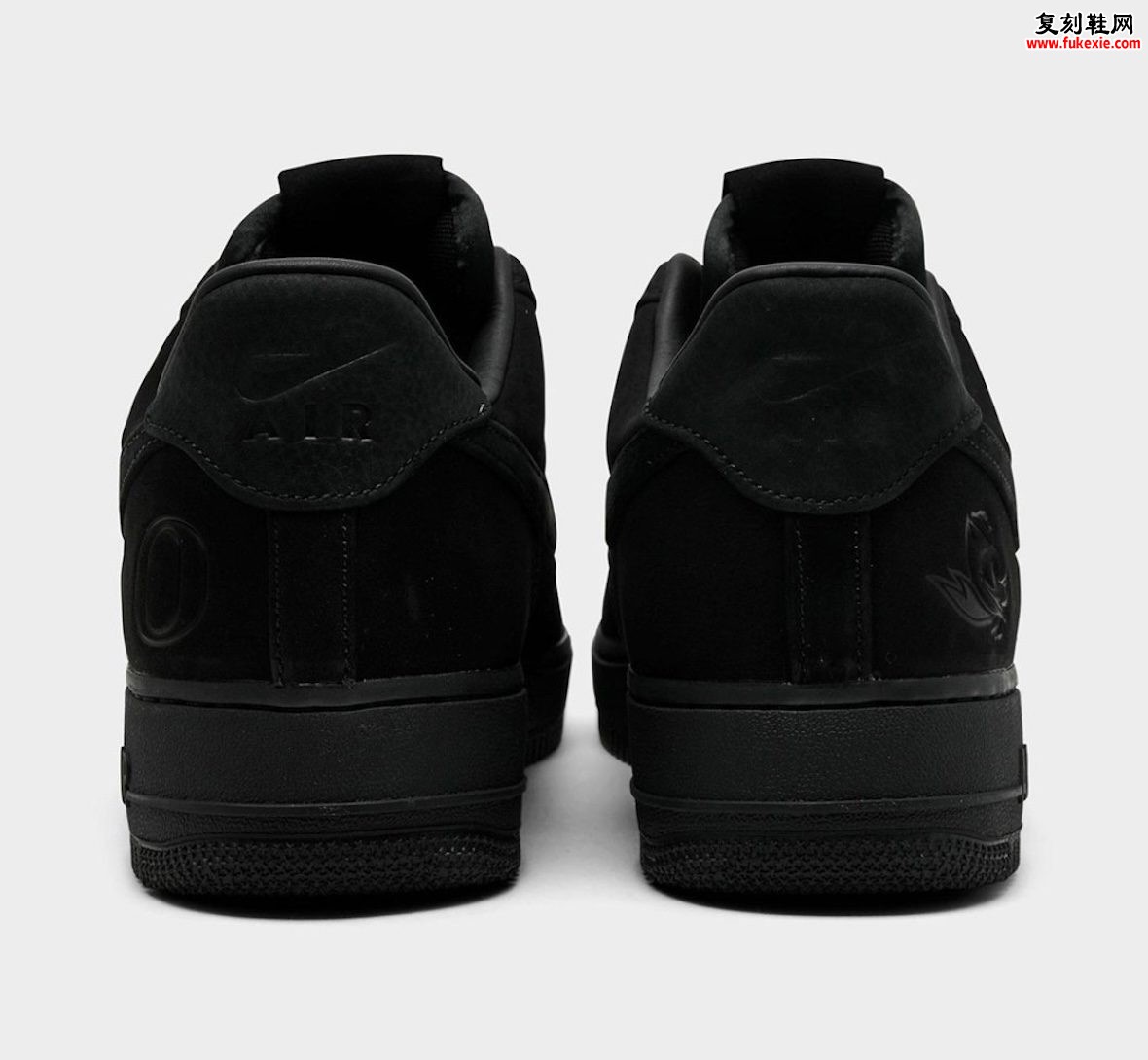 Oregon Ducks x Nike Air Force 1 Low “Black” 俄勒冈鸭评测:PE转市售$125的极简校园叙事插图3 Oregon Ducks x Nike Air Force 1 Low “Black” 俄勒冈鸭评测:PE转市售$125的极简校园叙事