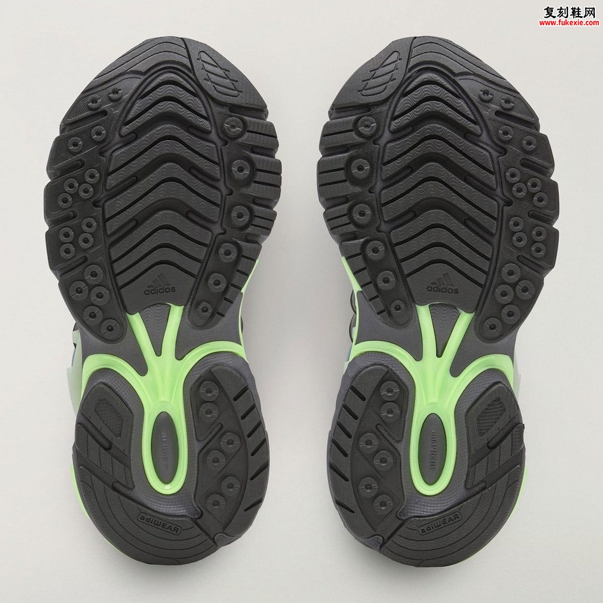 Pharrell Adistar Jellyfish Storm评测：ComplexCon免费首发$300十月市售