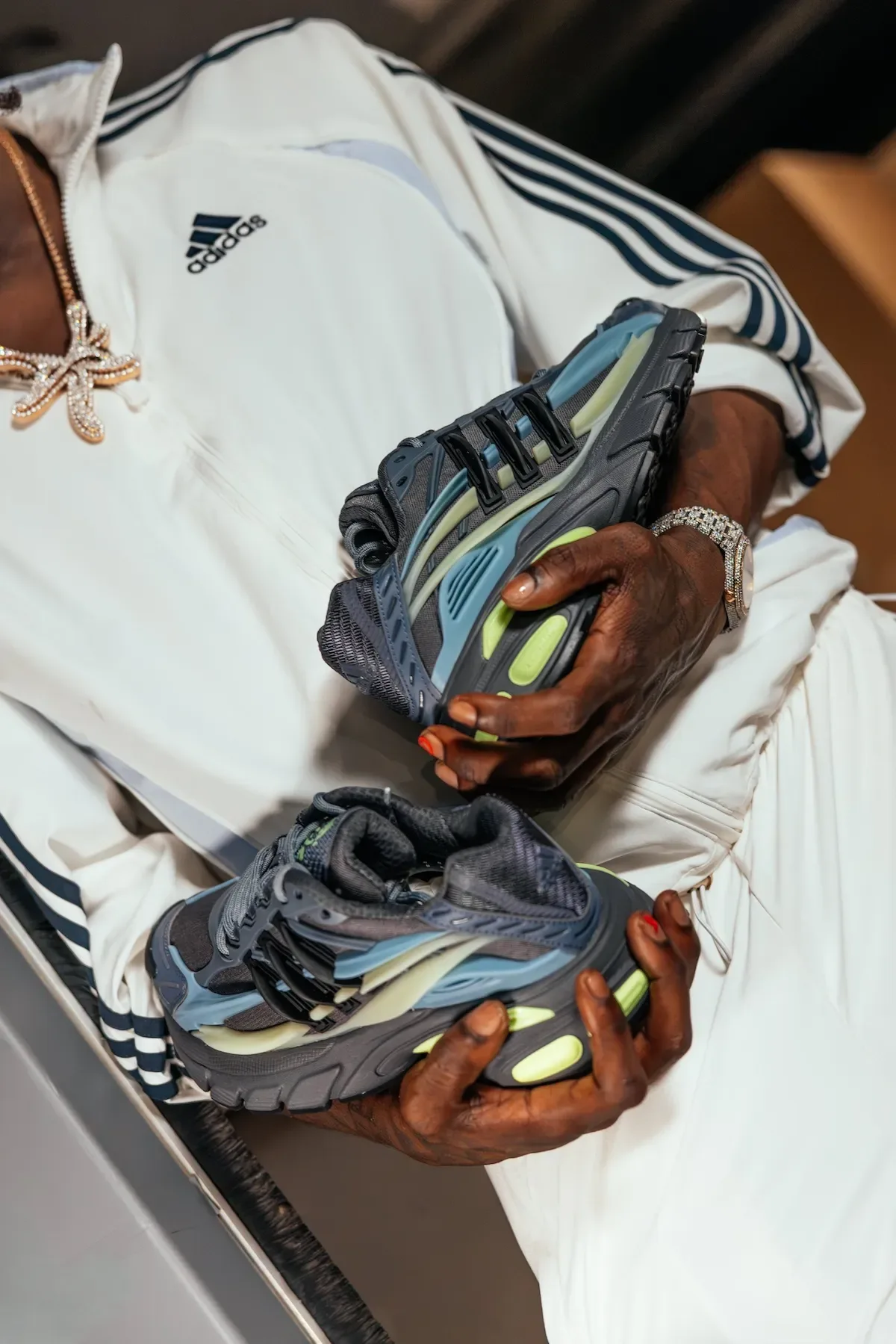 Pharrell Adistar Jellyfish Storm评测：ComplexCon免费首发$300十月市售