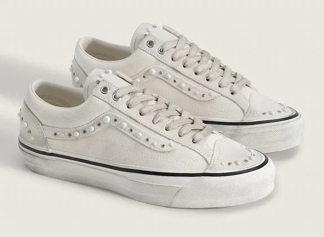 珍珠镶在破鞋上Vans Old Skool 36 Marshmallow用精致与做旧的极致反差挑战审美极限插图 珍珠镶在破鞋上Vans Old Skool 36 Marshmallow用精致与做旧的极致反差挑战审美极限