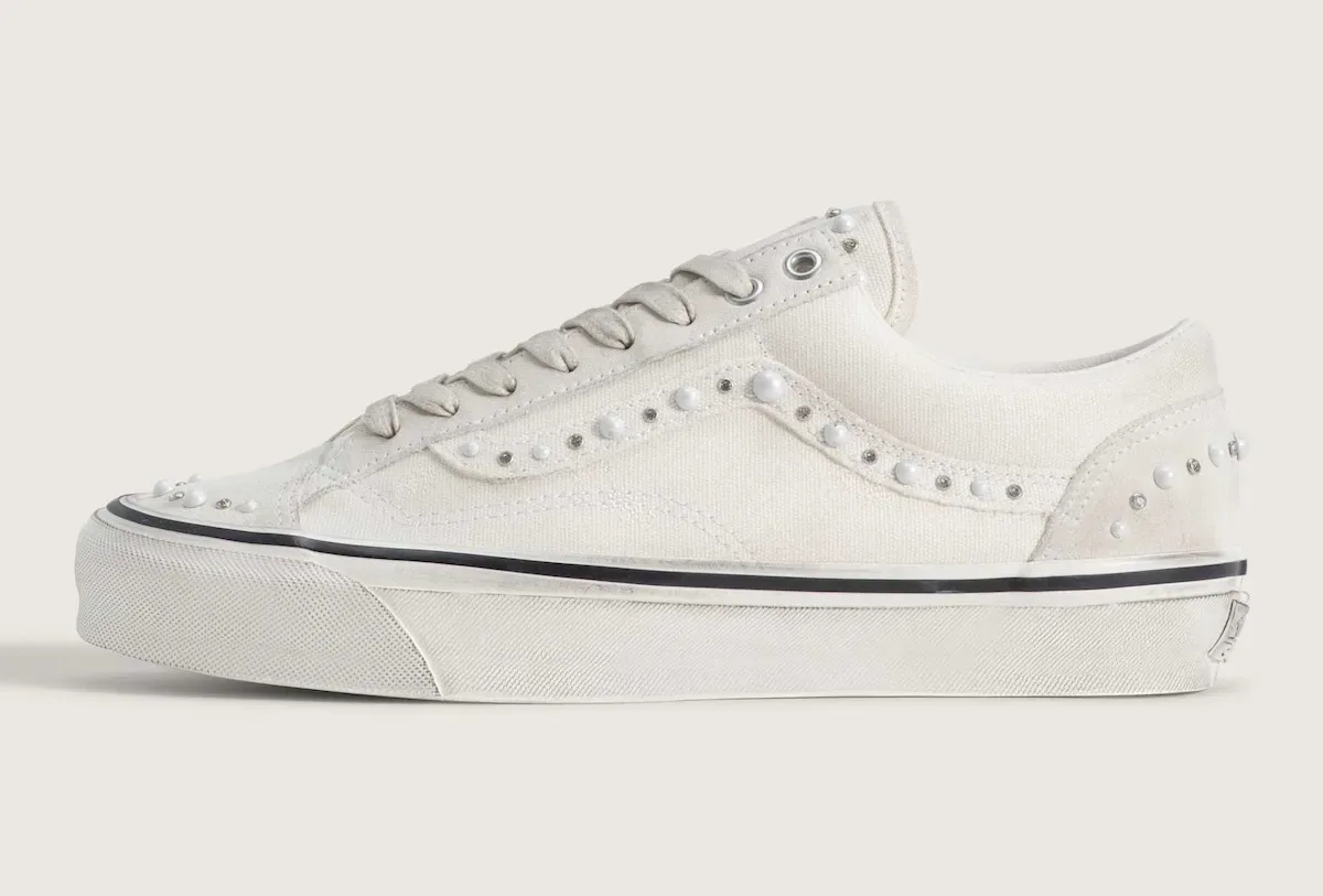 珍珠镶在破鞋上Vans Old Skool 36 Marshmallow用精致与做旧的极致反差挑战审美极限插图2 珍珠镶在破鞋上Vans Old Skool 36 Marshmallow用精致与做旧的极致反差挑战审美极限