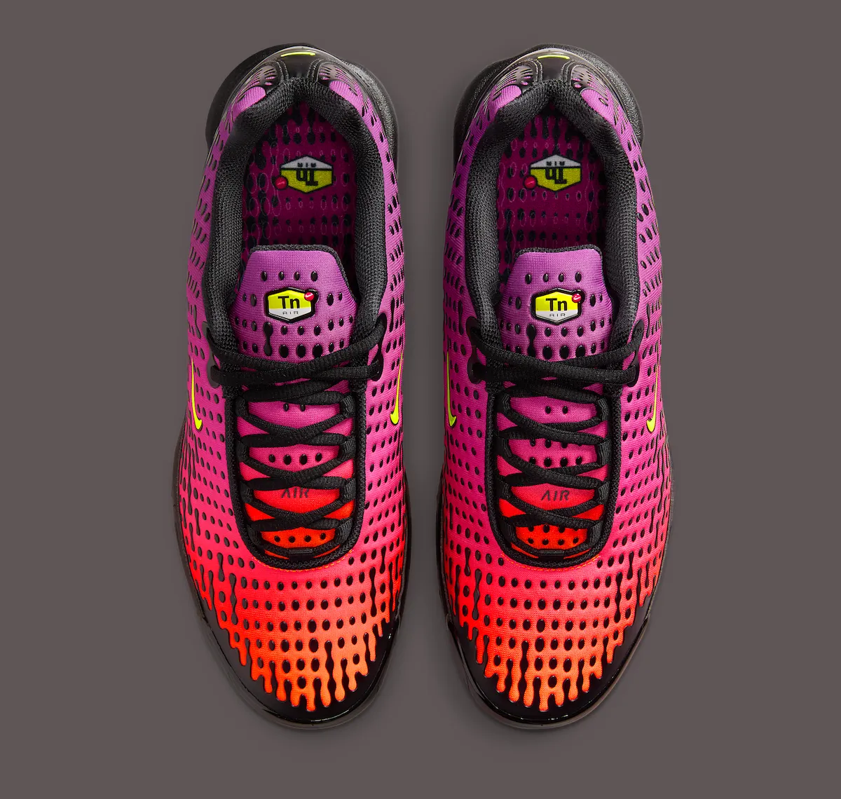 气压黄昏！Nike Air Max Plus VII Dusk HQ2197-800发售：霓虹渐变骨架+千禧复刻定价$180
