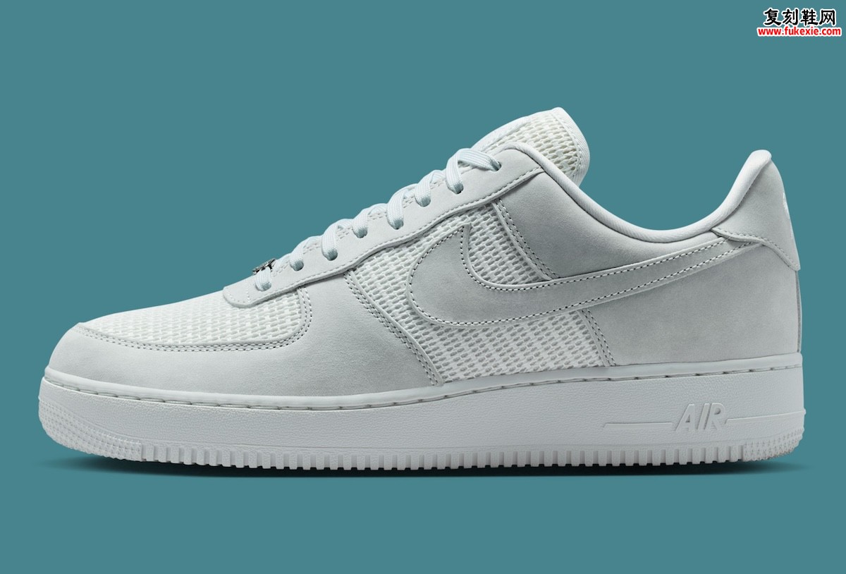 Nike Air Force 1 Low Doubles Down in “Off White” and “Summit White”以网眼重构经典轮廓