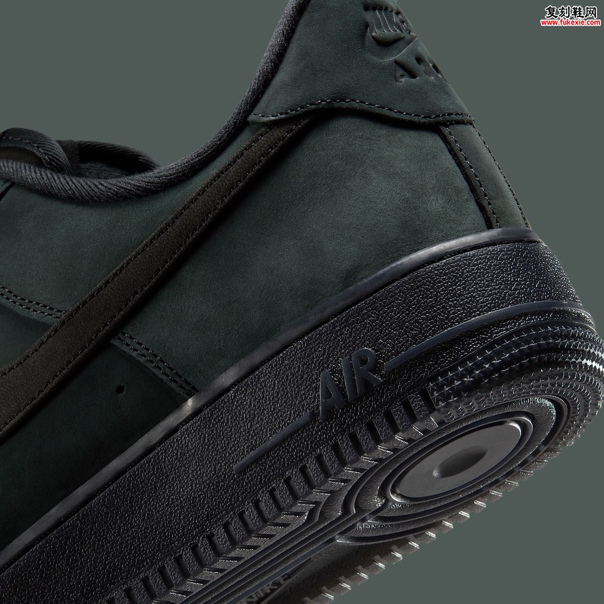 Nike Air Force 1 Low “Black Nubuck” 2025秋季重磅登场！Nike Air Force 1黑麂皮款即将发售