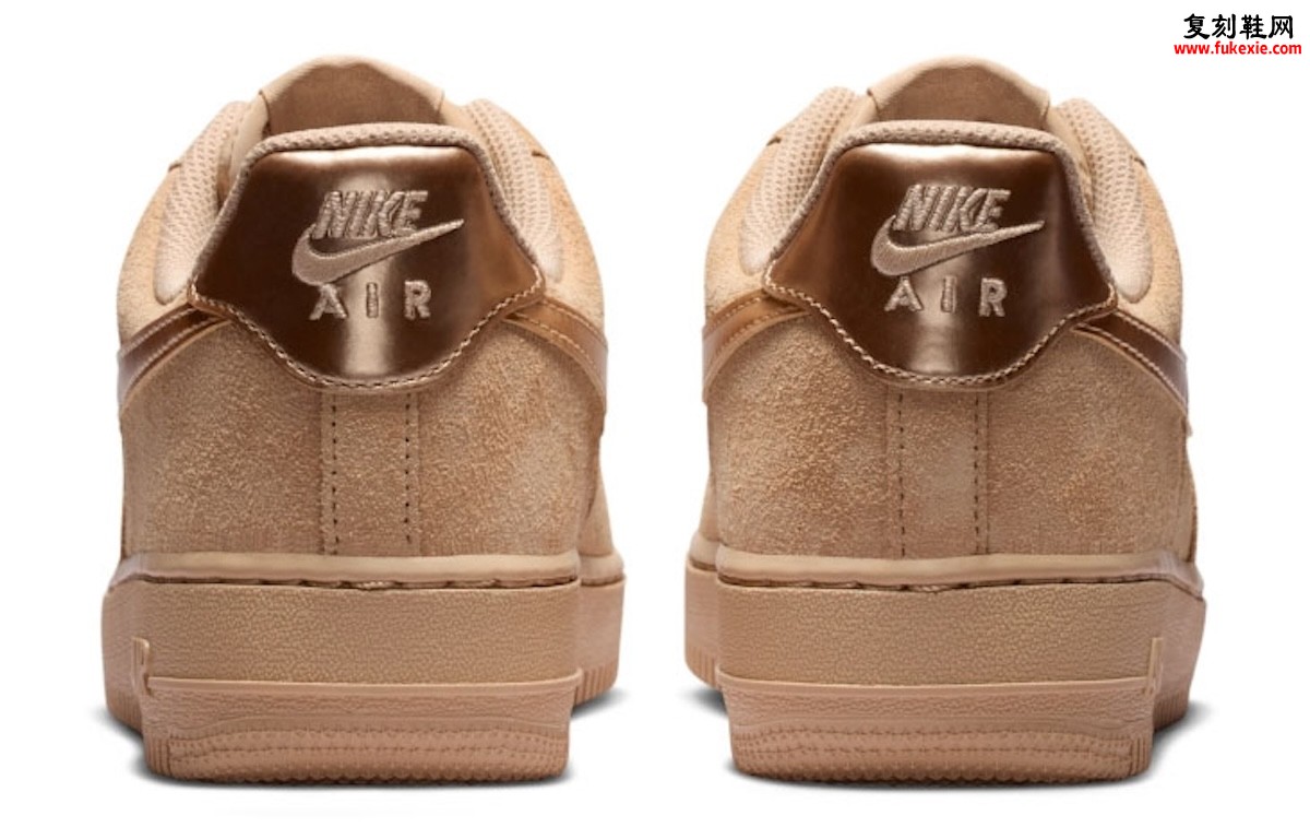 亚麻色的绒感诗篇:Nike Air Force 1 Low ‘Linen Suede’ 以哑光金属点缀重塑春日松弛美学