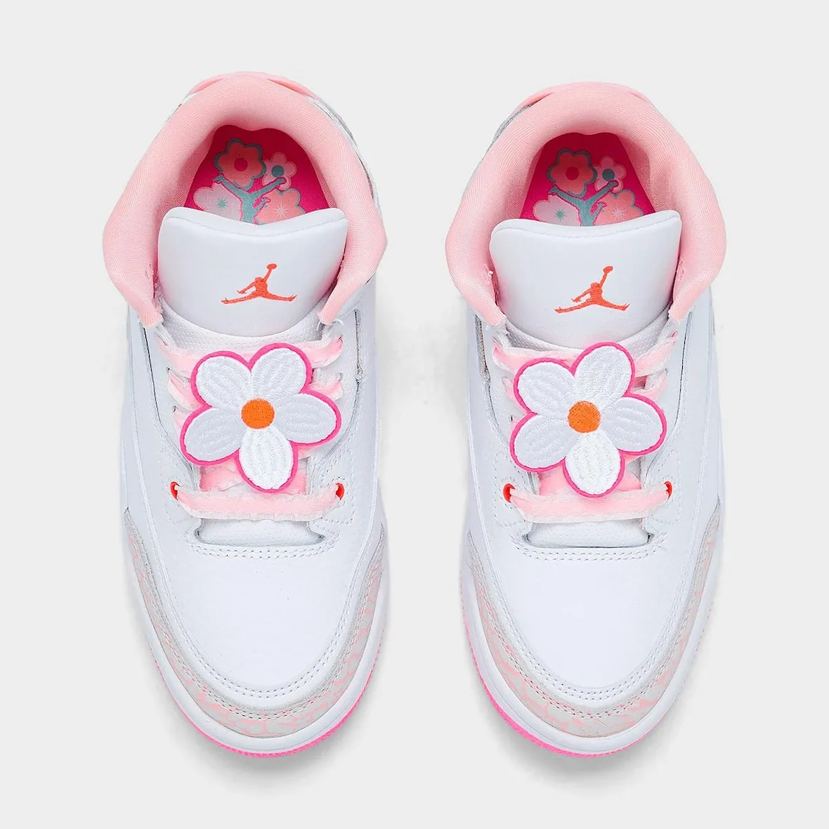 春日花开童趣:Air Jordan 3 ‘Spring Flowers’ 以粉白配色与花朵配件装点儿童专属四月
