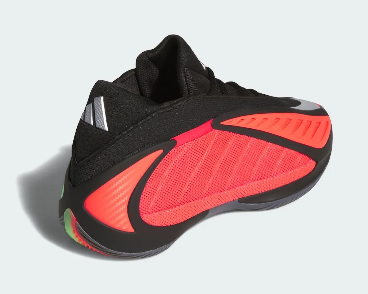 adidas AE 2 Christmas圣诞战靴12月20日登场：红绿拼接配色致敬狼队节日对决
