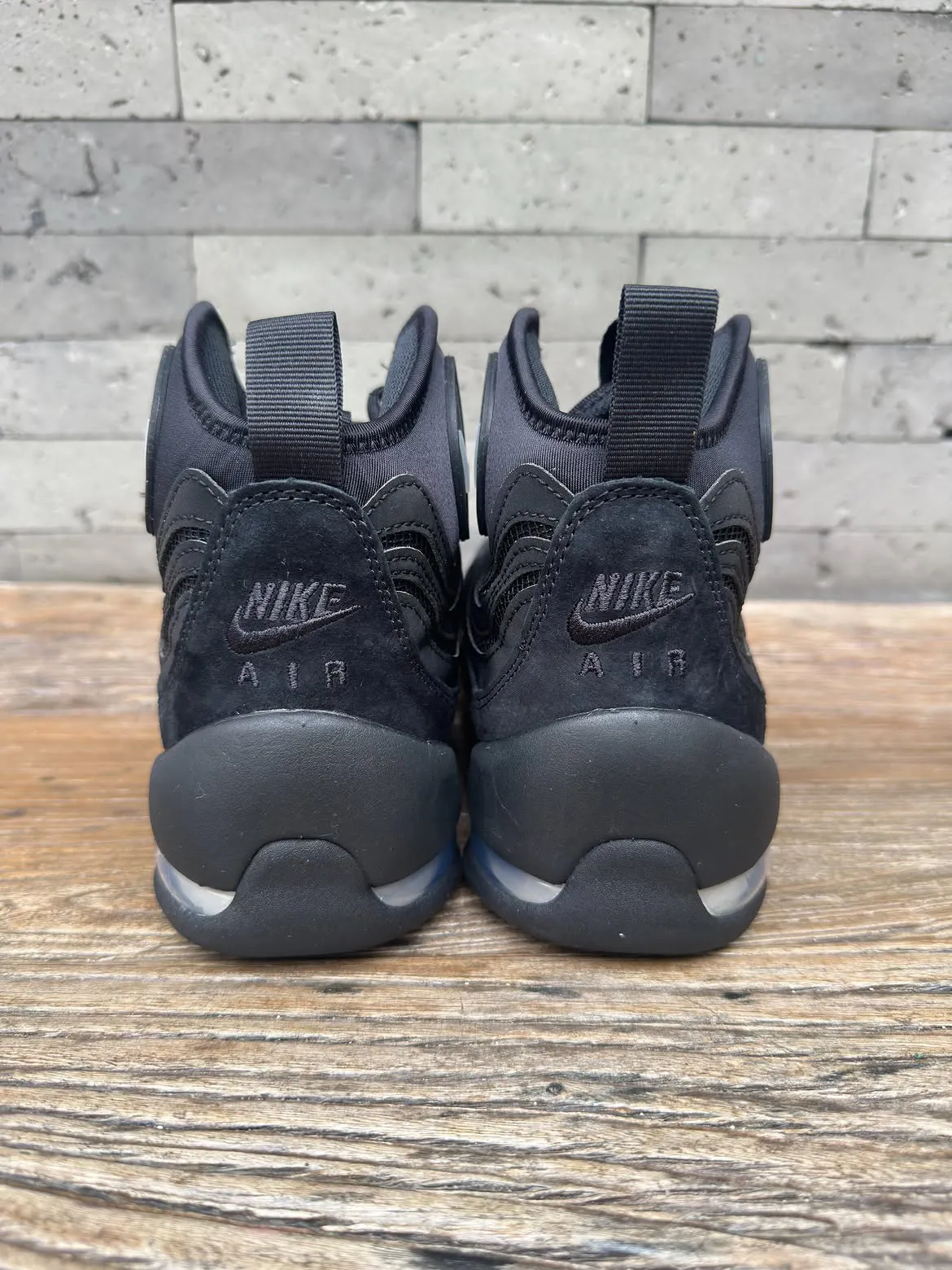 Nike Air Bakin 黑白复刻2026,火焰鞋叛逆回归,独家抢先评测与发售详情全揭秘插图4 Nike Air Bakin 黑白复刻2026,火焰鞋叛逆回归,独家抢先评测与发售详情全揭秘