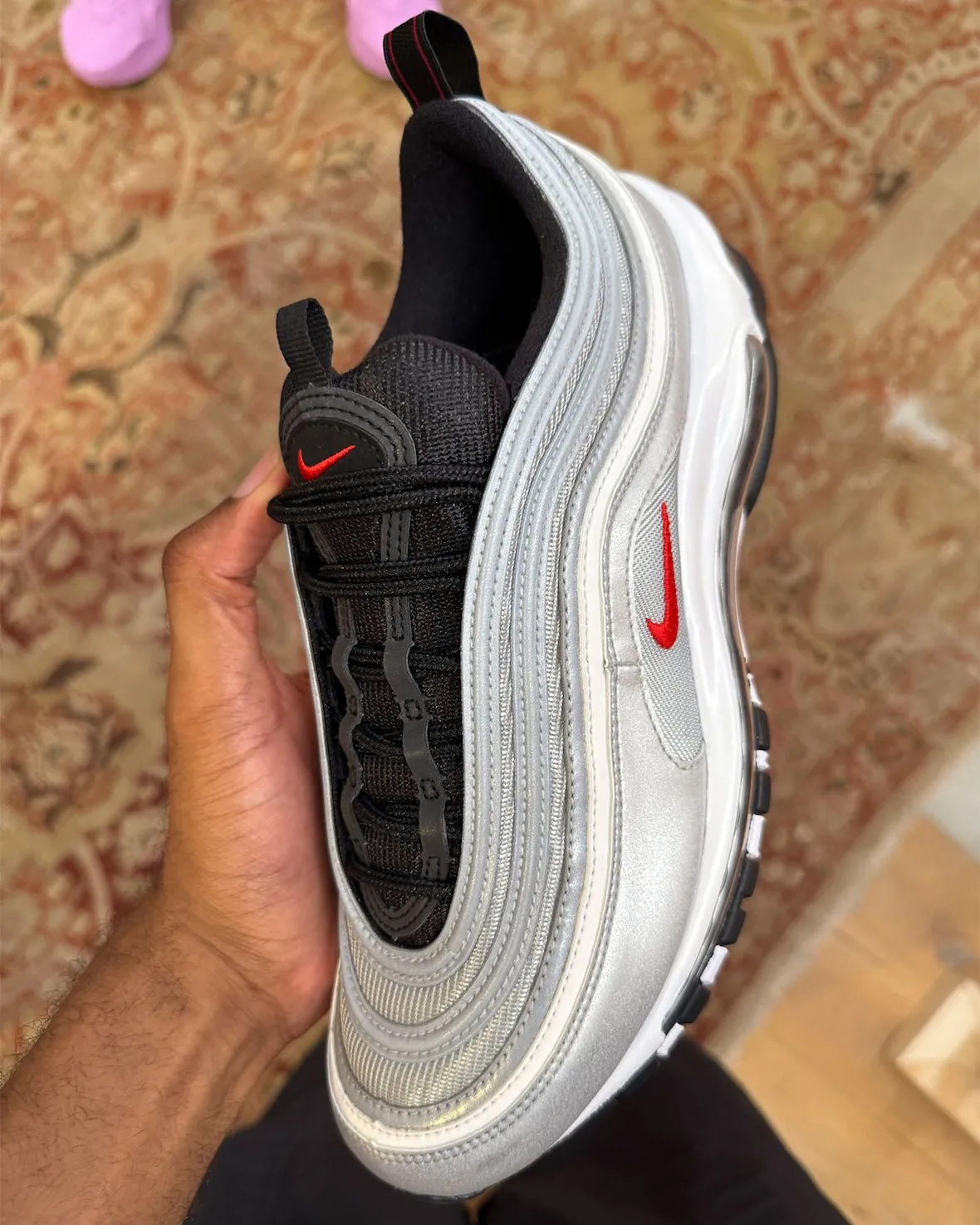 经典回归却暗藏玄机！Nike Air Max 97 “Black Tongue”  “银子弹” 三十周年黑舌版本首度亮相