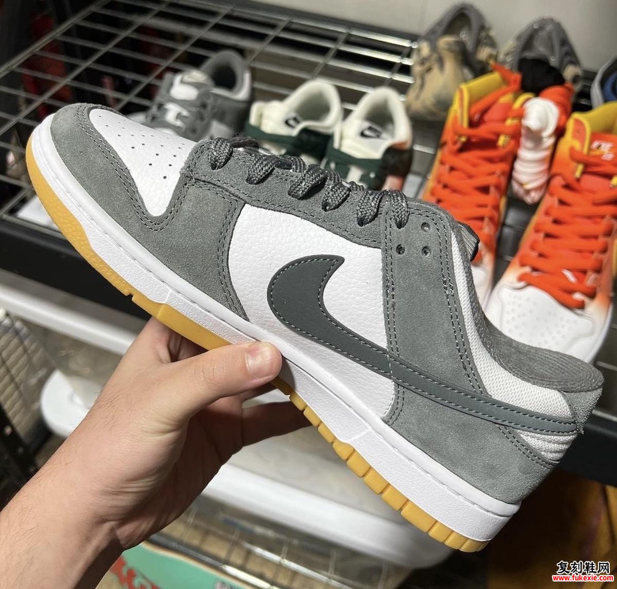 NIKE DUNK LOW “GREY GUM” 