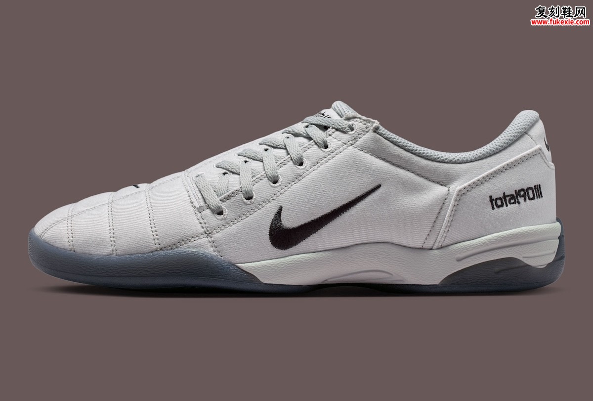 从绿茵场到都市街角:Nike Total 90 III PRM 以浅烟灰演绎足球遗产的日常转型