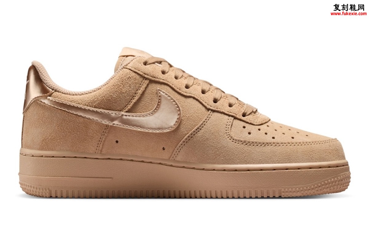 亚麻色的绒感诗篇:Nike Air Force 1 Low ‘Linen Suede’ 以哑光金属点缀重塑春日松弛美学
