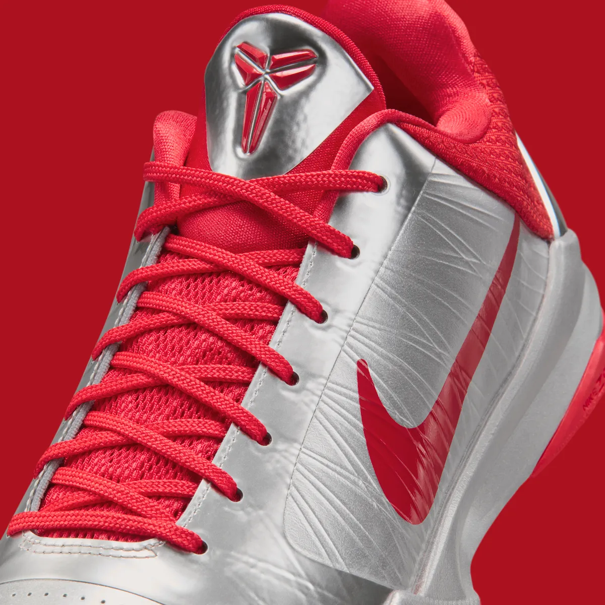 Caitlin Clark x Nike Kobe 5 Protro “Rookie of the Year” WNBA传奇新星克拉克携手科比曼巴战靴荣登巅峰