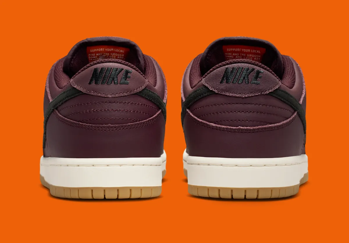 耐克SB Dunk Low“勃艮第红”橙色标签版发布：以奢华麂皮质感与生胶外底诠释核心滑板文化