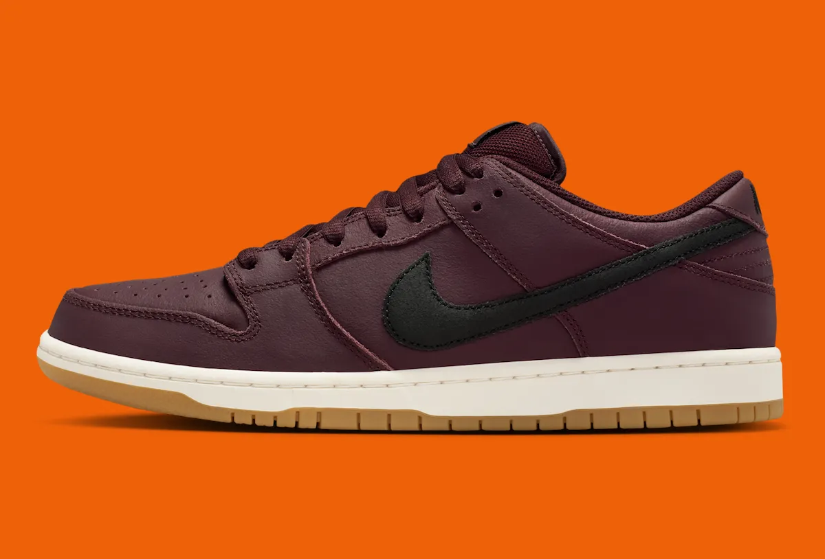 耐克SB Dunk Low“勃艮第红”橙色标签版发布：以奢华麂皮质感与生胶外底诠释核心滑板文化