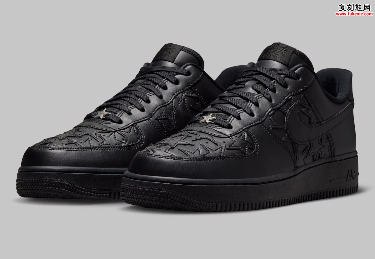 全黑鞋身暗藏立体星星压纹，Nike Air Force 1 Low “Black Stars” 2026 夏季低调登场缩略图