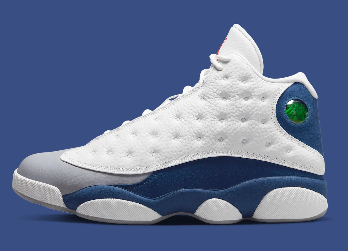 静水流深:回顾Air Jordan 13 ‘French Blue’,一部关于冷色调与克制美学的设计档案