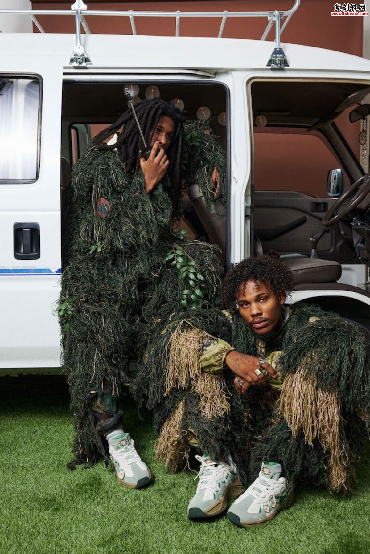 Rakeem Miles x K-Swiss 联名鞋二代发售 可拆卸徽章传递励志宣言