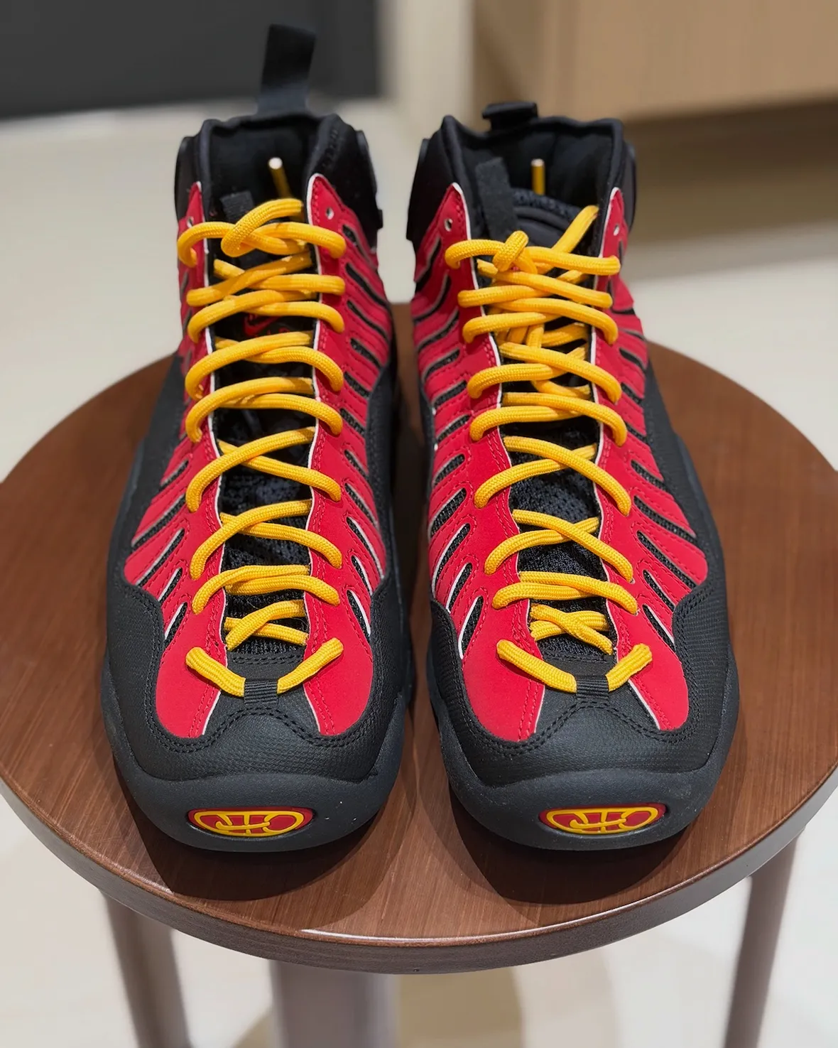首次曝光 Nike Air Bakin Varsity Red 2026秋季复刻，Eric Avar操刀，蒂姆·哈达威热火队红黑黄配色