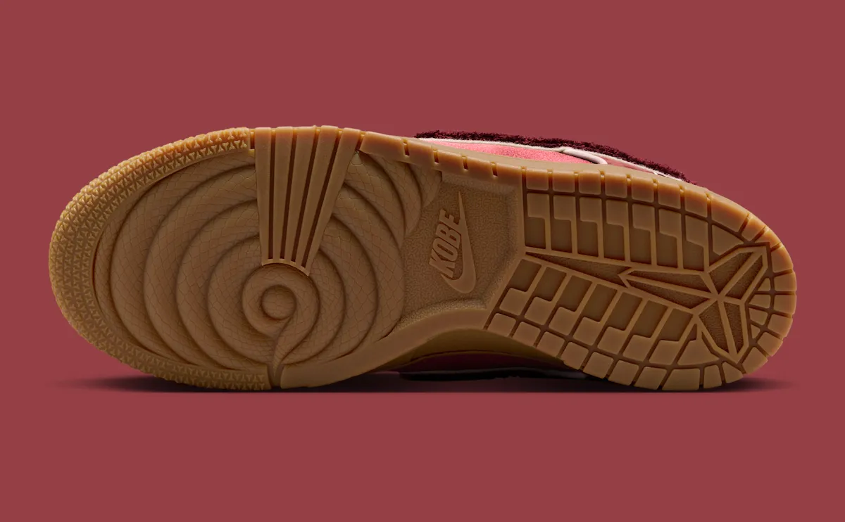 Nike Kobe Dunk Low ‘Lower Merion Aces’ 如何用球网鞋垫和一句标语致敬科比的高中岁月