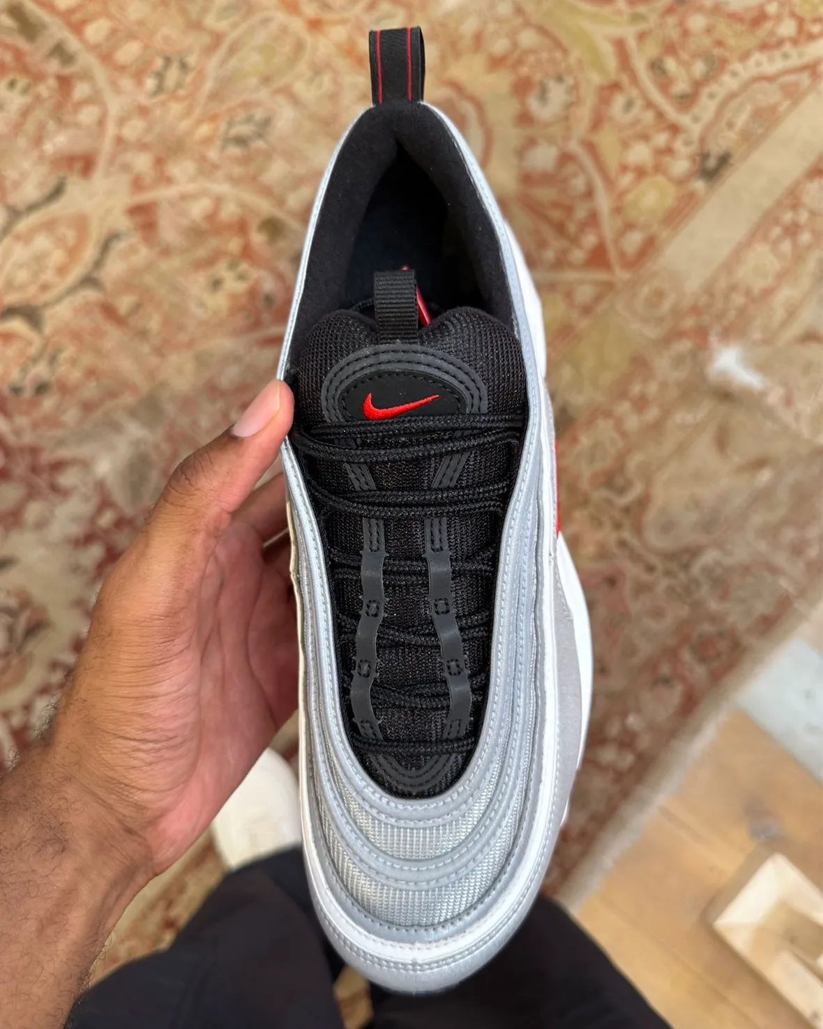 经典回归却暗藏玄机！Nike Air Max 97 “Black Tongue”  “银子弹” 三十周年黑舌版本首度亮相
