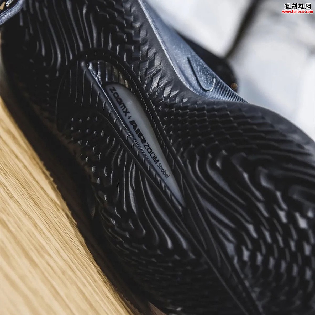 Nike GT Cut 4黑色版本2026年春季发售 突破性ZoomX科技重塑篮球鞋性能