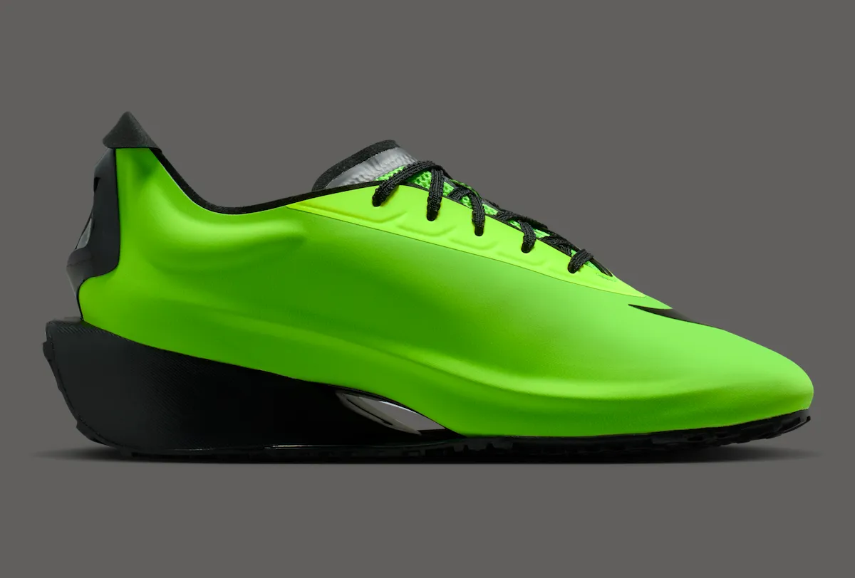 把田径钉鞋的杀气装进乐福鞋里:Nike First Sight Noir ‘Electric Green’ 重新定义女性速度美学