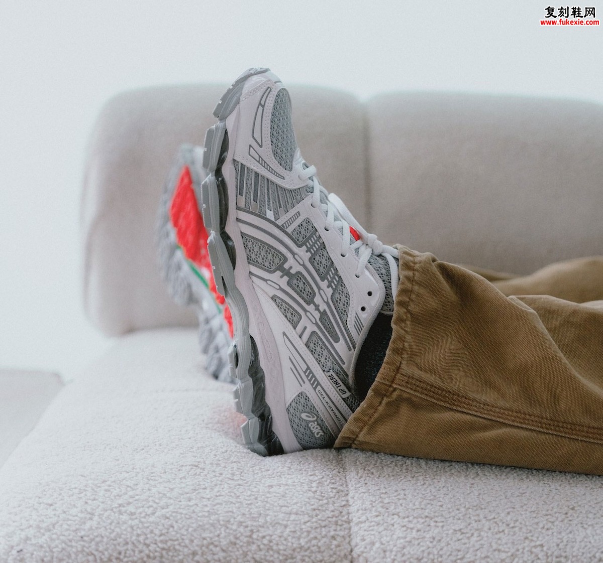Up There Debuts ASICS GEL-KAYANO 12.1 “Natsukashii Pt 2”“怀旧灰”限量登场