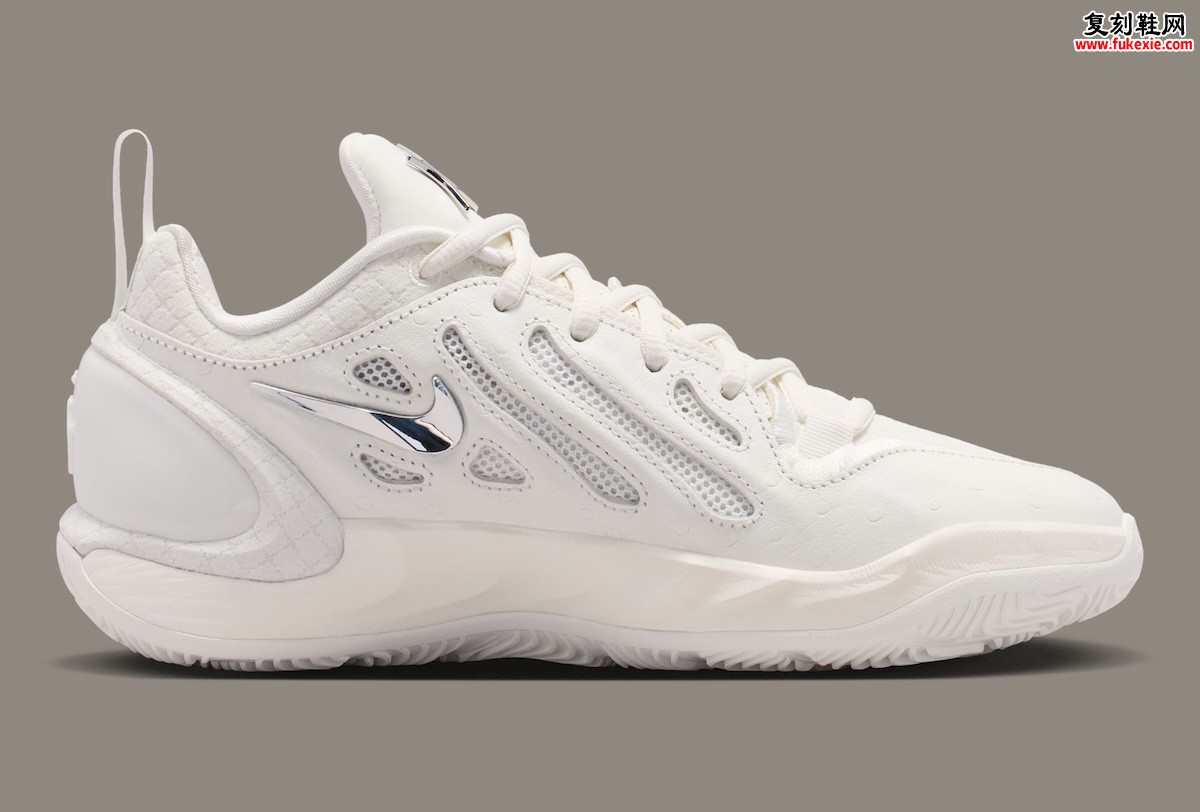 A’ja Wilson x Nike A’Two “White Label” 芝加哥全明星献礼,鸵鸟皮+绗缝内衬+宝石W饰物定义WNBA奢华新高度插图2 A'ja Wilson x Nike A'Two “White Label” 芝加哥全明星献礼,鸵鸟皮+绗缝内衬+宝石W饰物定义WNBA奢华新高度