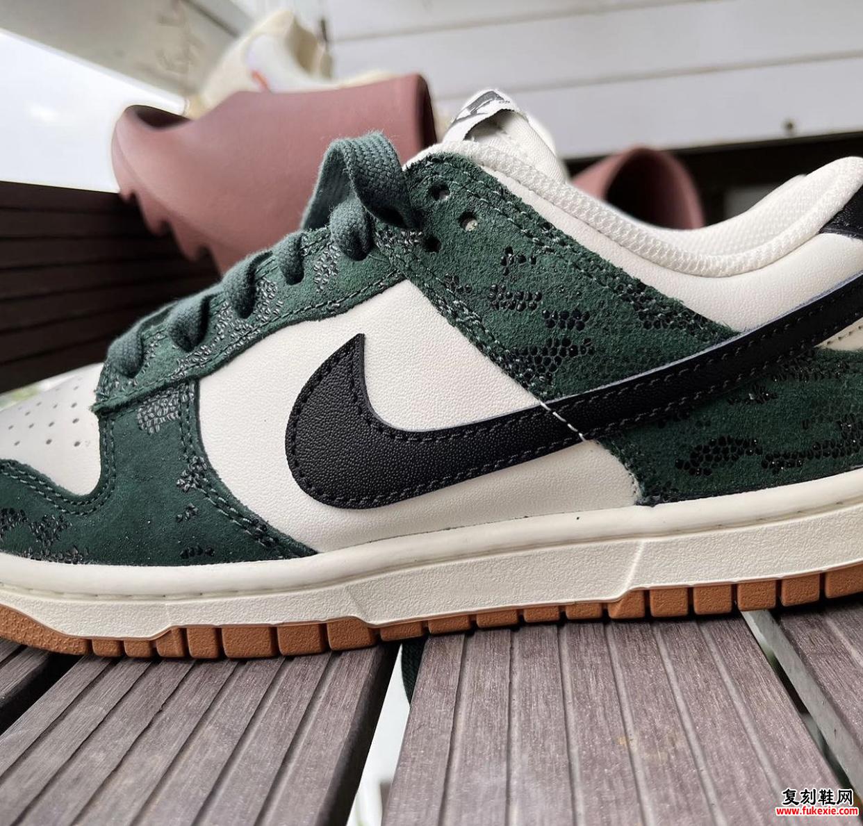 NIKE DUNK LOW “GREEN SNAKE”