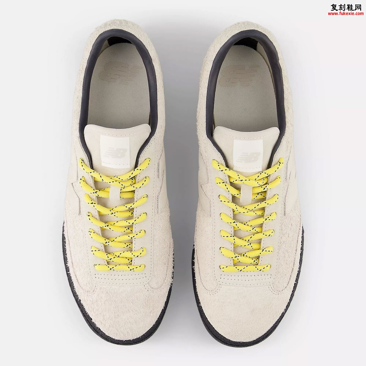 奶油麂皮与荧光黄线的对话:New Balance Gator Run ‘星爆’ 以户外基因演绎日常反差美学