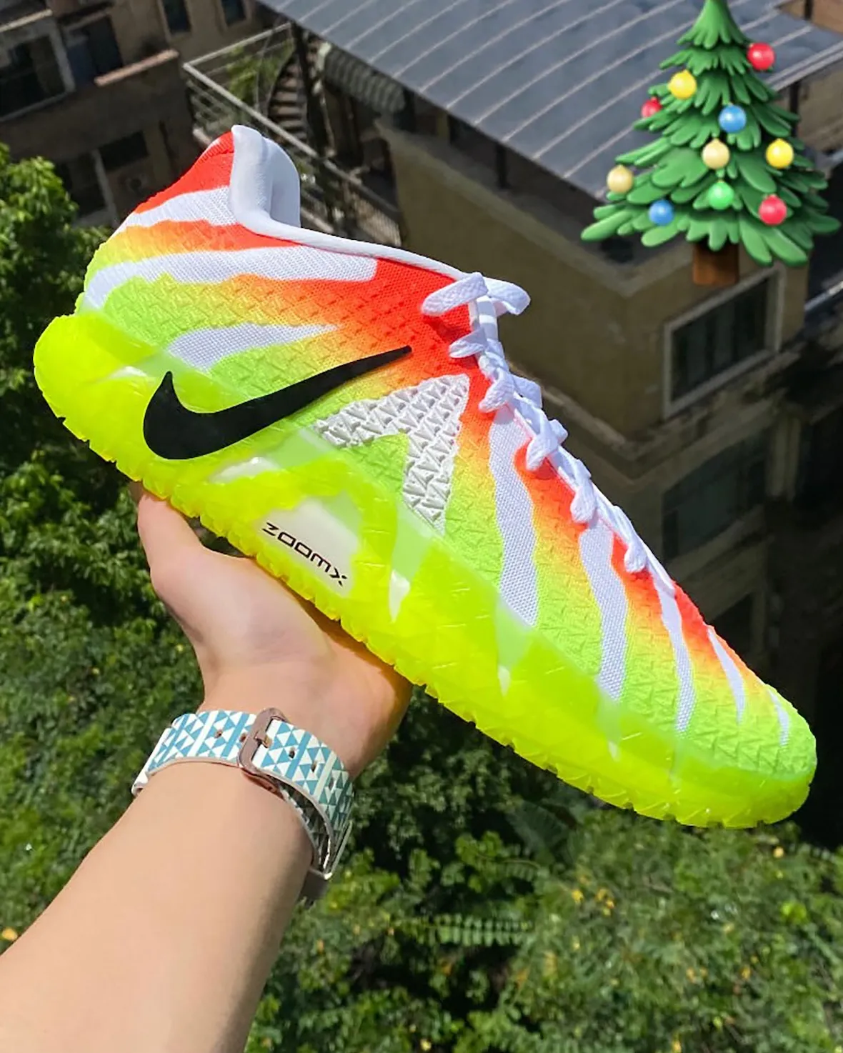 Nike Ja 3 “Christmas”Nike Ja 3圣诞配色12月26日发售 红绿渐变引爆球场狂欢